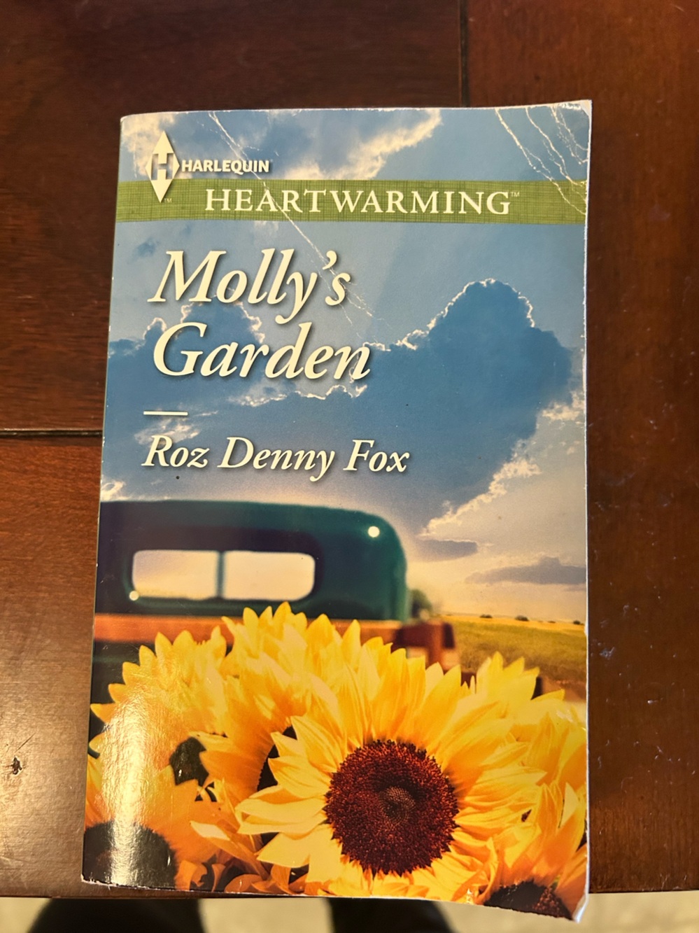 Harlequin Heartwarming "Molly's Garden" by Roz Denny Fox - Blue & Yellow Cover